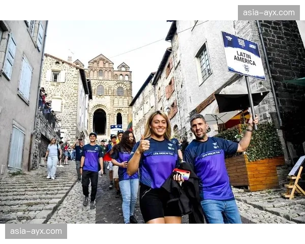 女子Enduro决赛:法国老将伊西尔·杜克雷统治计时段 女子Enduro决赛:法国老将伊西尔·杜克雷统治计时段