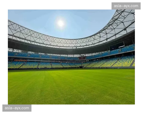 法兰克财行银行球场启动草皮更换工程，采用混合草新技术